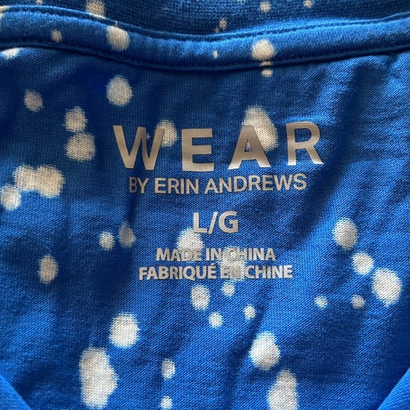 Women's Philadelphia 76ers WEAR by Erin Andrews Bleach Splatter Notch Neck Tee - Picture 5 of 5